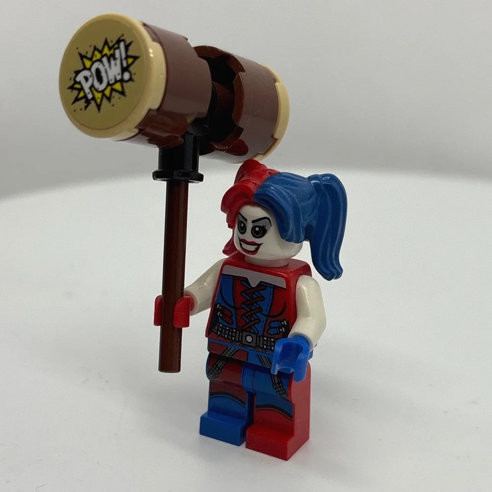 LEGO DC SuperHeroes Harley Quinn Minifigure sh273 Red Blue Mallet Hammer 2 faces